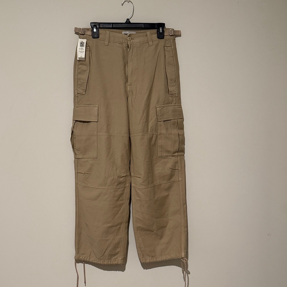 Aritzia TNA Cargo Pants/ wide leg khaki pants size 8 short